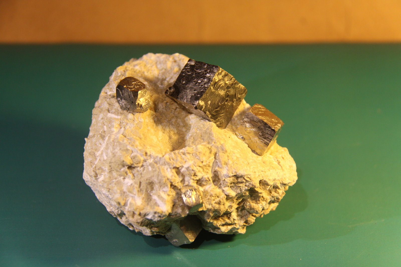 Pyrite
77mm x 70mm x 62mm
(Autor: Firmo Espinar)