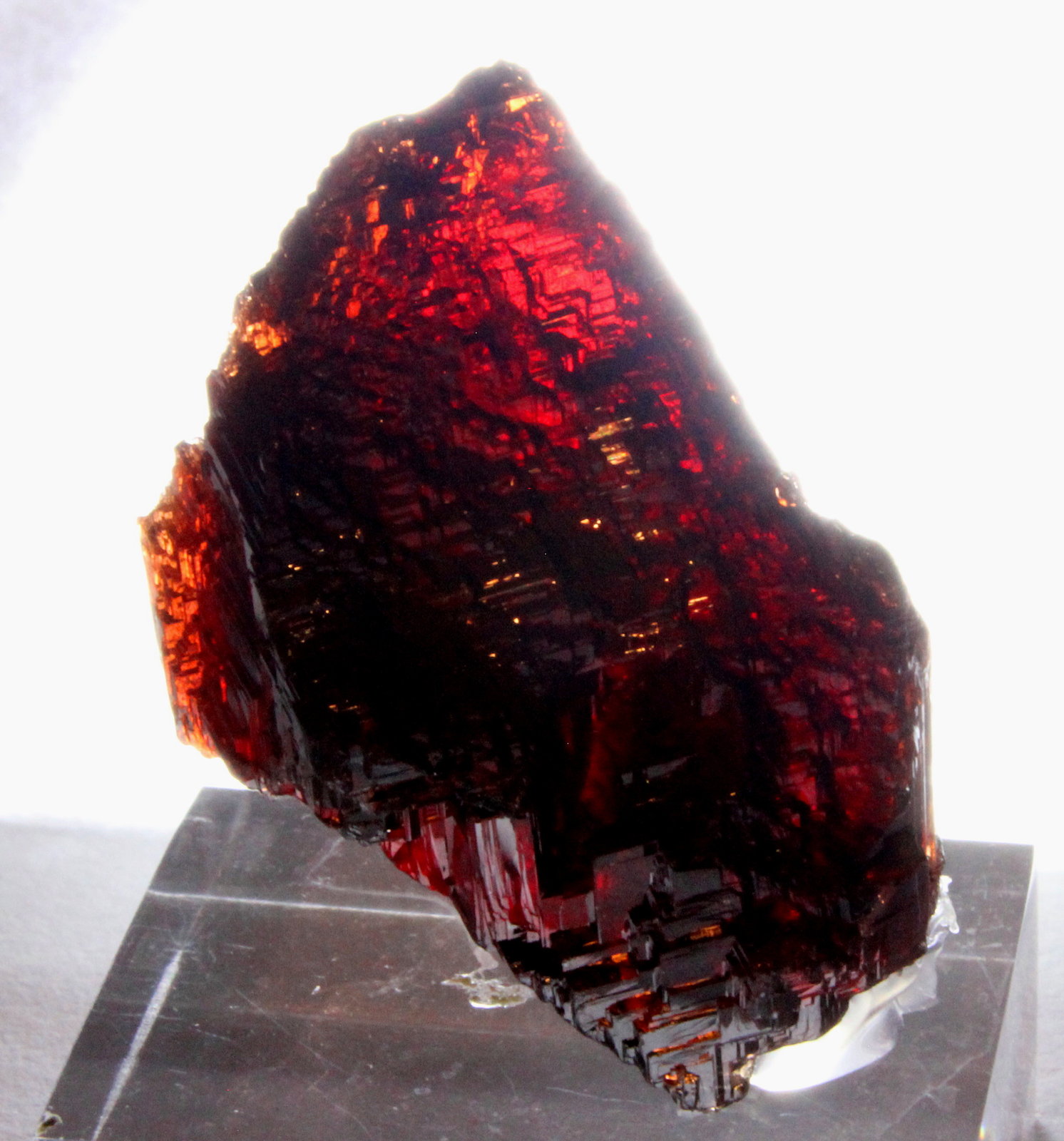 Spessartine
3.2 x 2.1 cm
(Autor: Don Lum)