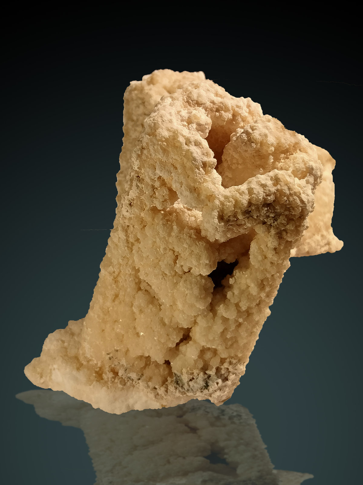 Calcite (variety kanonenspat) and Quartz
67 mm x 33 mm x 32 mm main crystal
(Autor: Firmo Espinar)