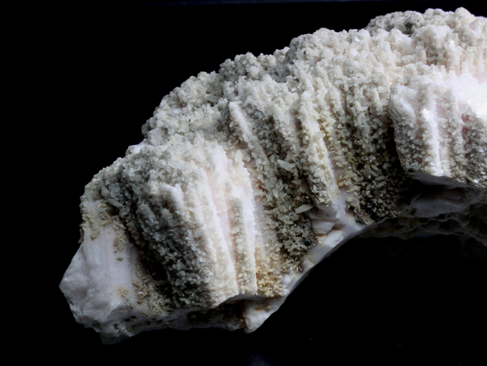 Kutnohorite
15.0 x 8.8 x 4.0 cm
(Autor: Don Lum)