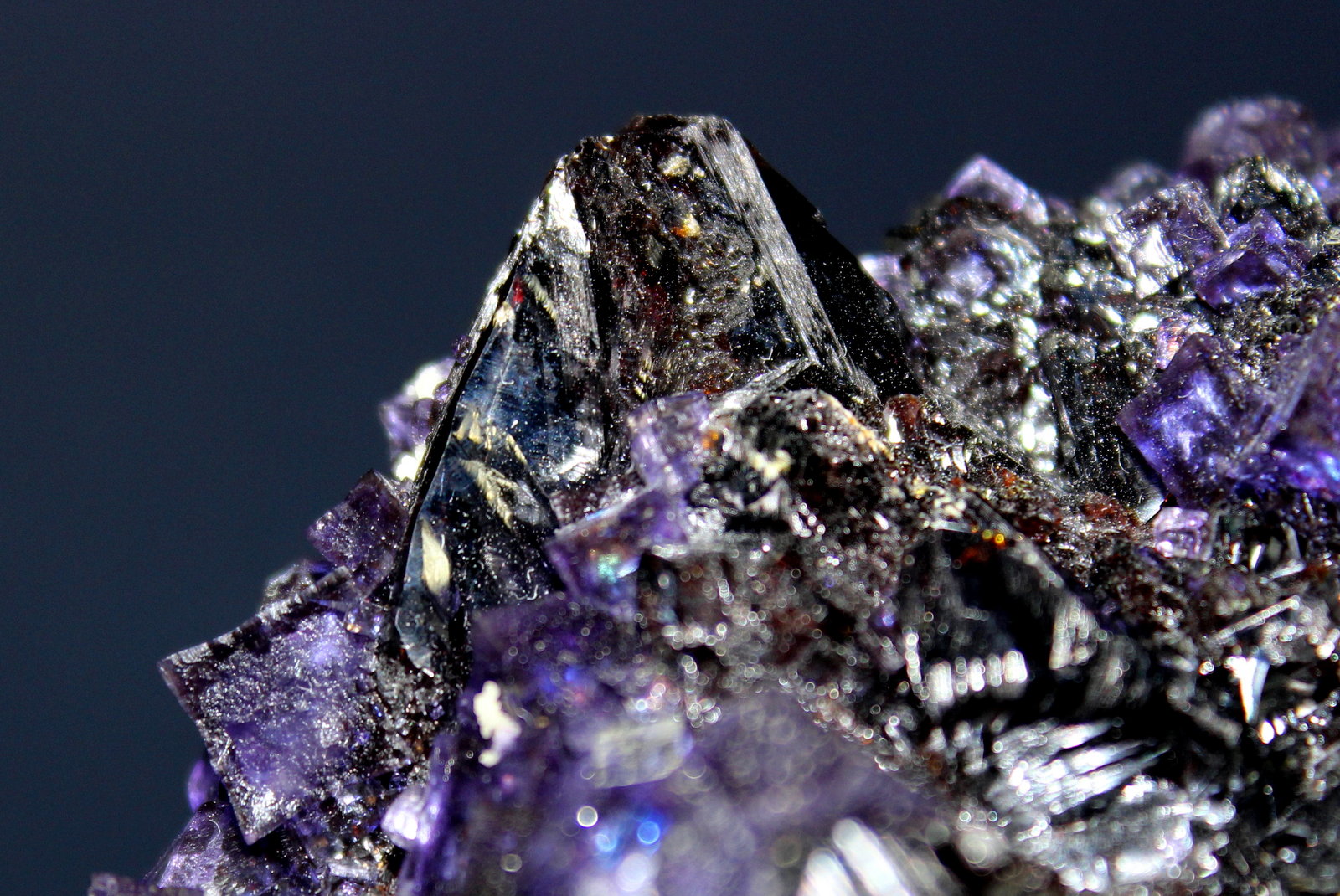 Sphalerite, Fluorite
8.5x 6.5 cm
(Autor: Don Lum)
