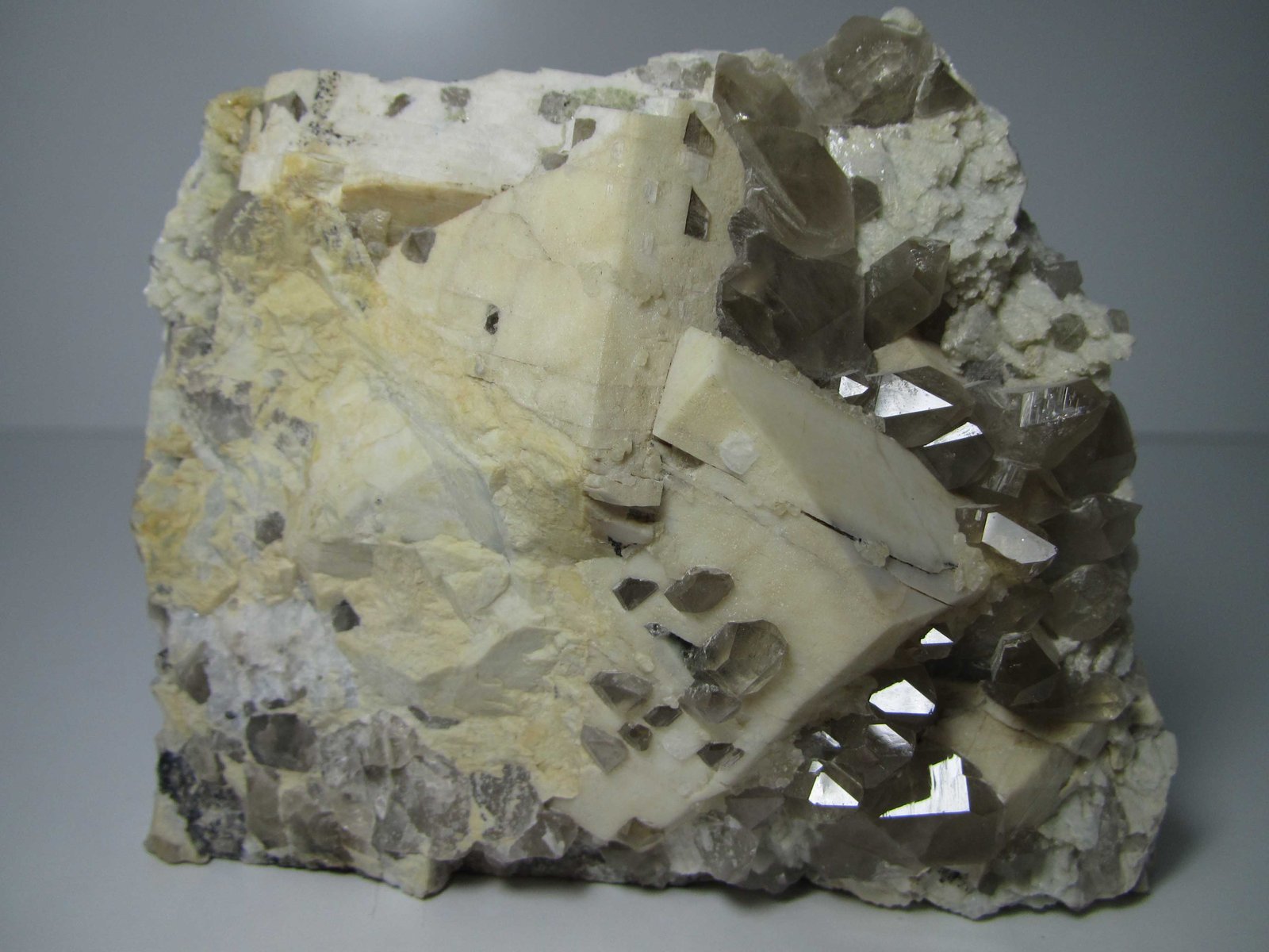 Orthoclase, Quartz
10 x 8 cm.
(Autor: prcantos)