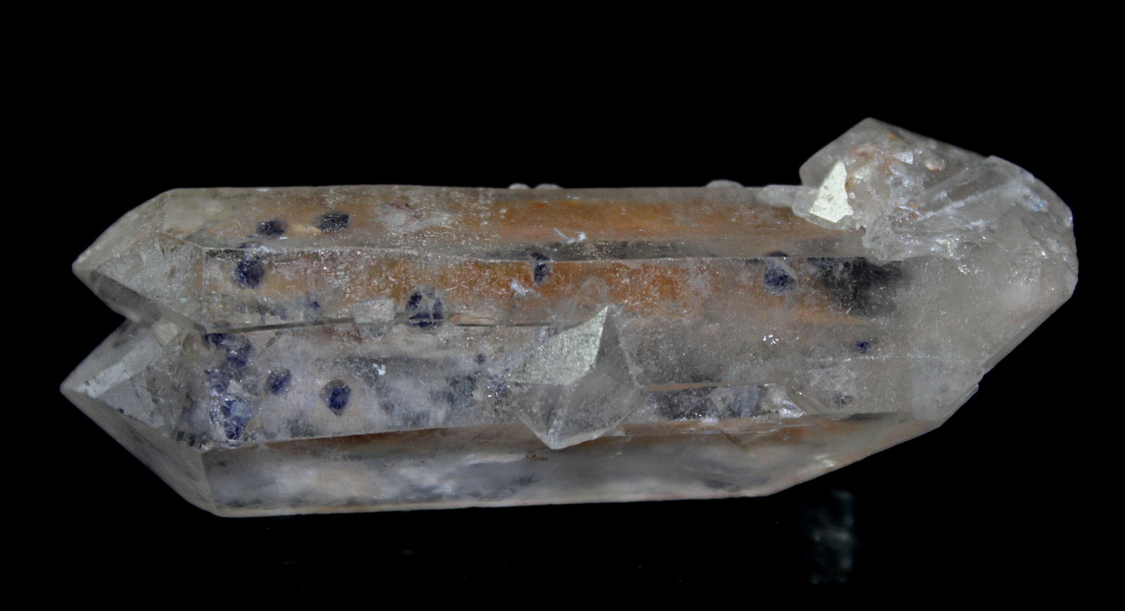 Quartz with Fluorite inclusions
8.5 x 3.0 cm
(Autor: Don Lum)