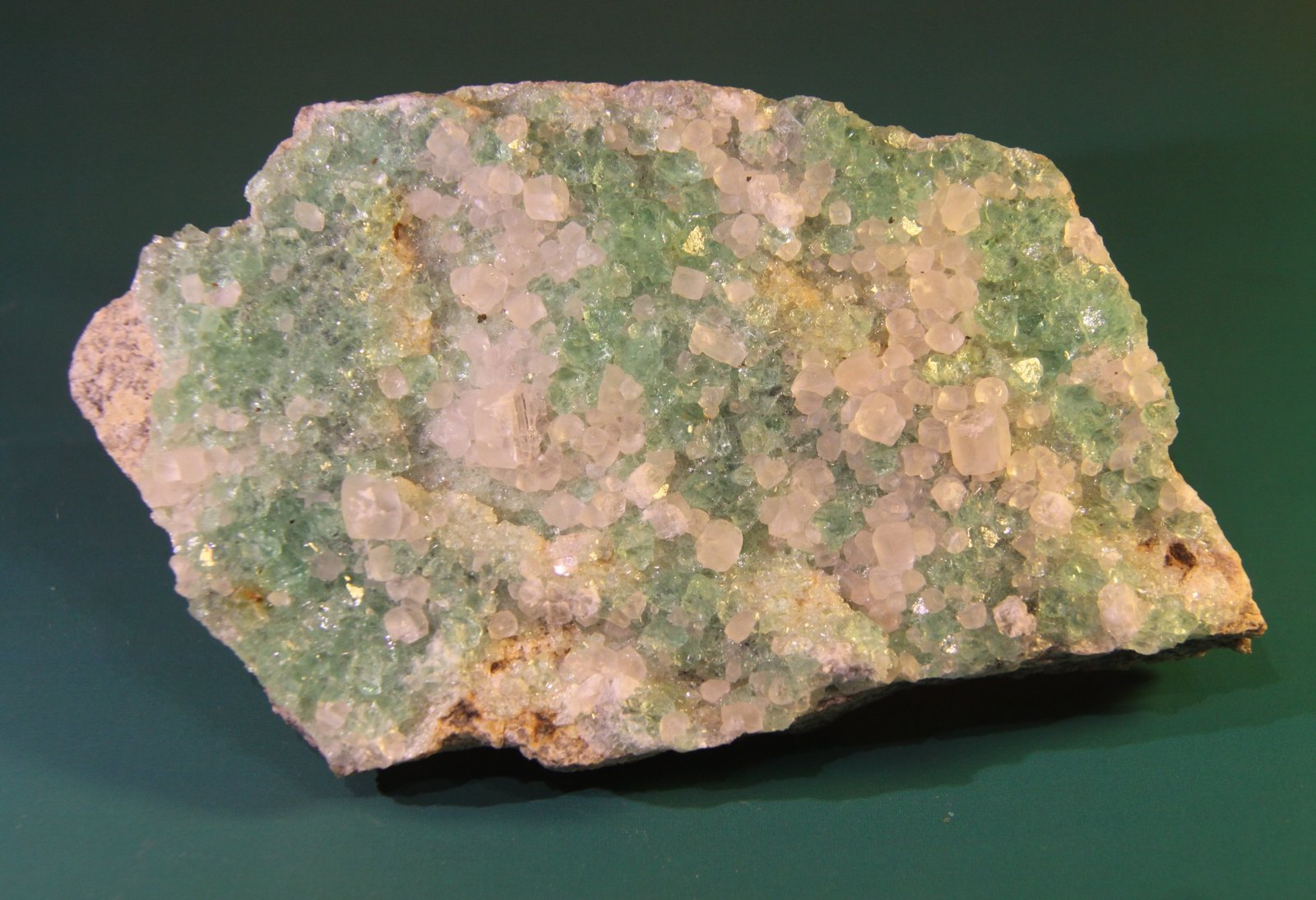 Fluorite and Calcite
128mm x 73mm x 56mm
(Autor: Firmo Espinar)