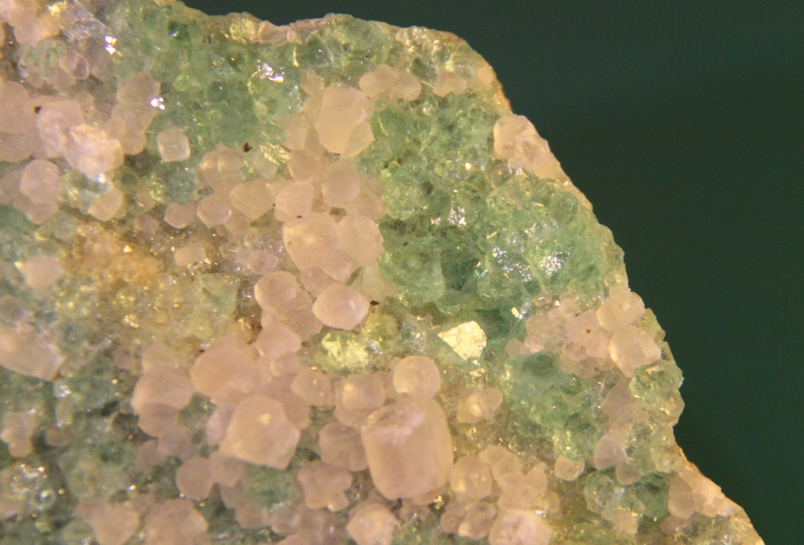 Fluorite and Calcite
128mm x 73mm x 56mm. Detail.
(Autor: Firmo Espinar)