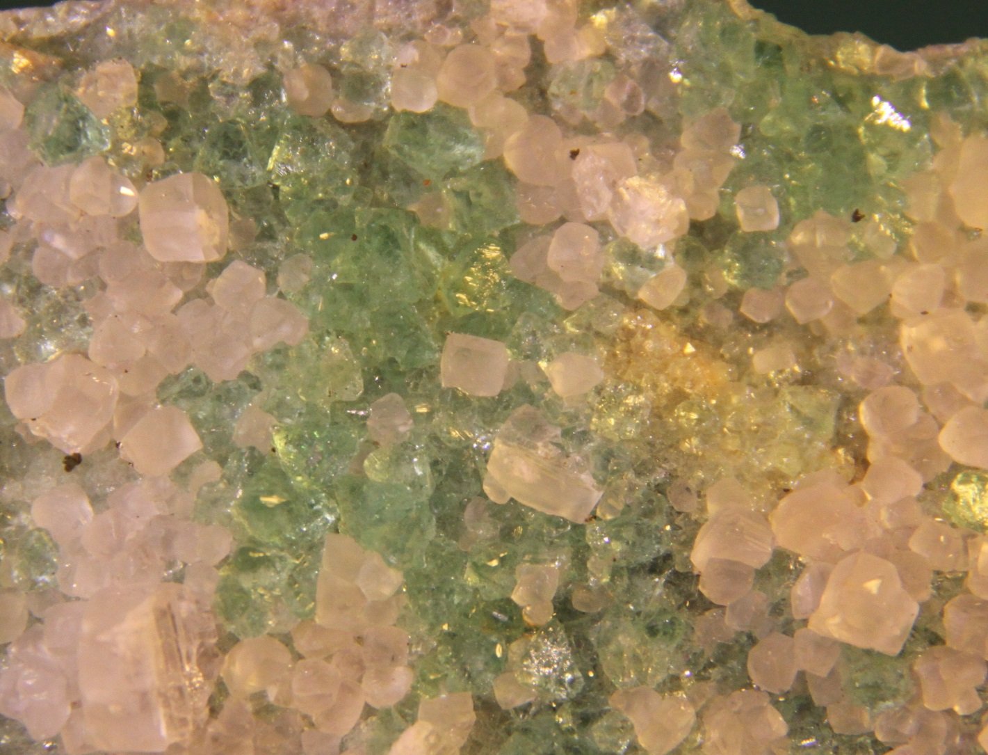 Fluorite and Calcite
128mm x 73mm x 56mm. Detail.
(Autor: Firmo Espinar)