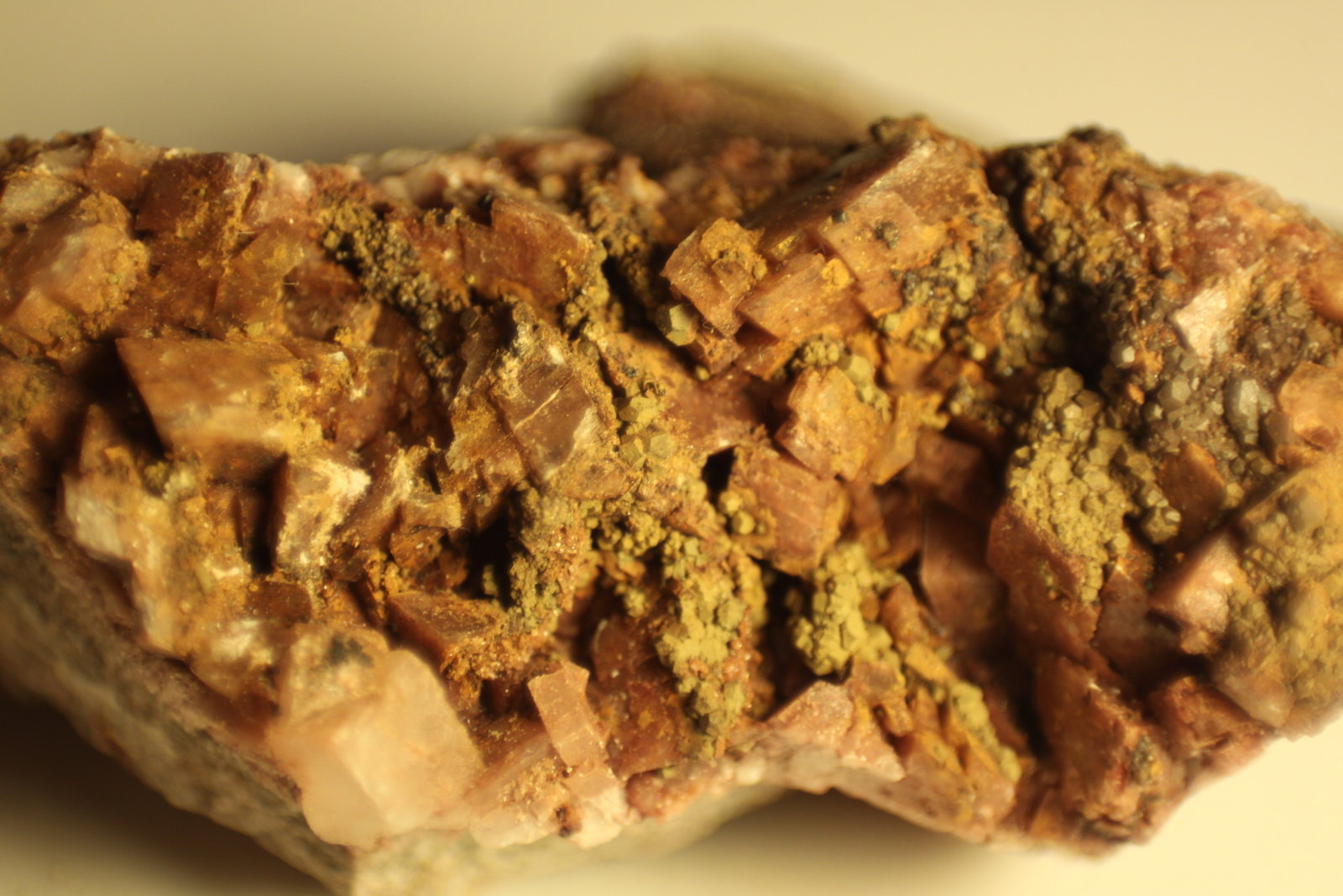 limonite after Pyrite on Dolomite
FOV 30 mm
(Autor: Firmo Espinar)