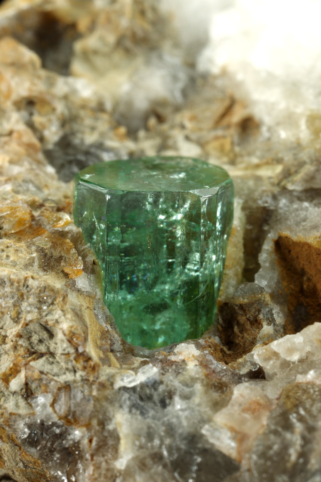 Beryl (variety emerald), Calcite
46x25x30mm, xl=7x7mm
(Autor: Fiebre Verde)