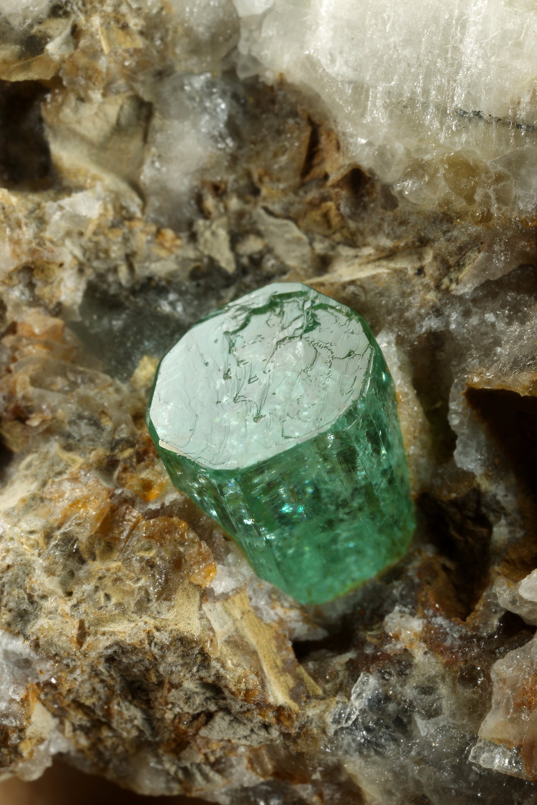 Beryl (variety emerald), Calcite
46x25x30mm, xl=7x7mm
(Autor: Fiebre Verde)