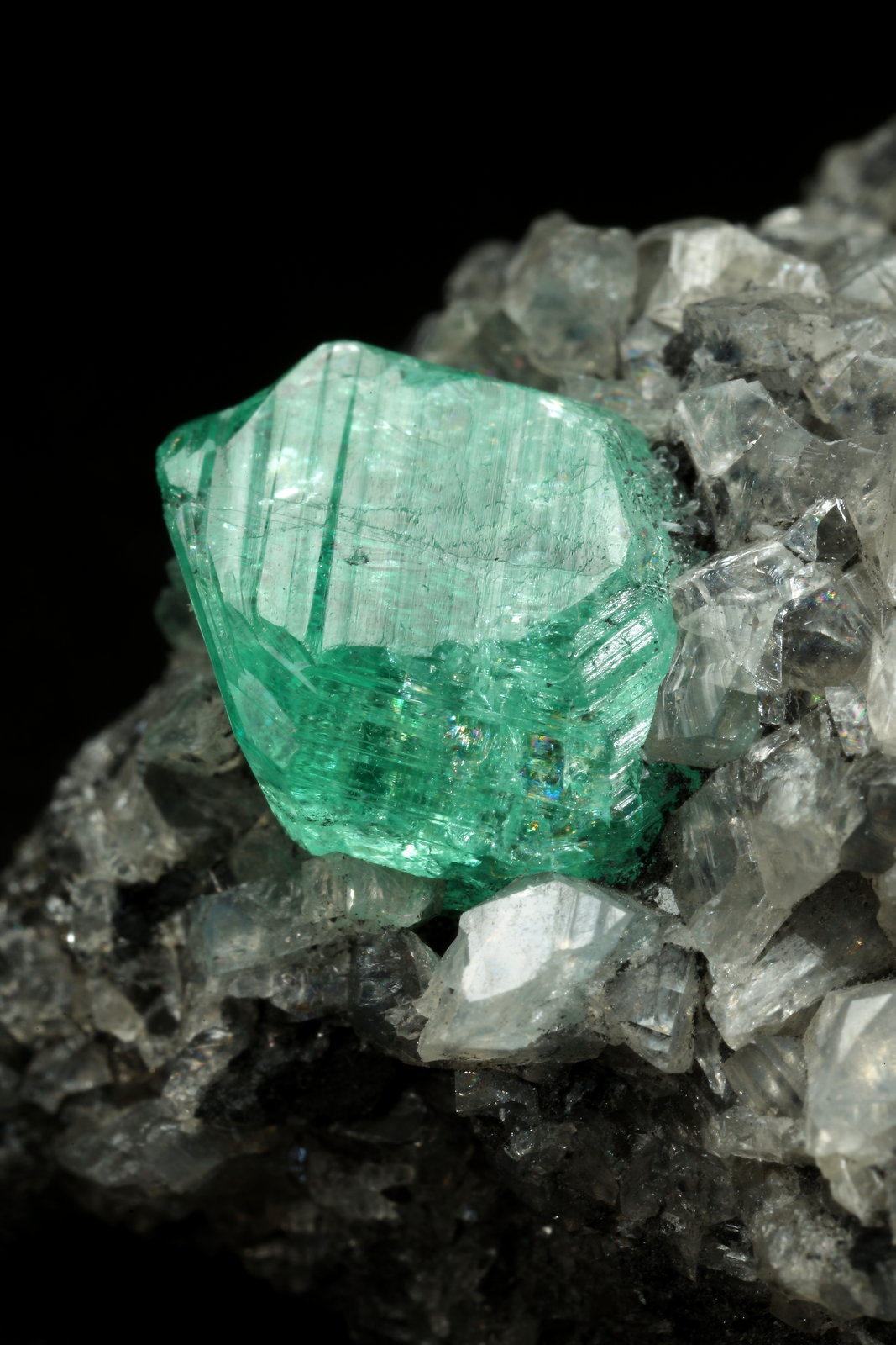 Beryl (variety emerald), Calcite, Dolomite
39x24x18mm, xl=9mm
(Autor: Fiebre Verde)