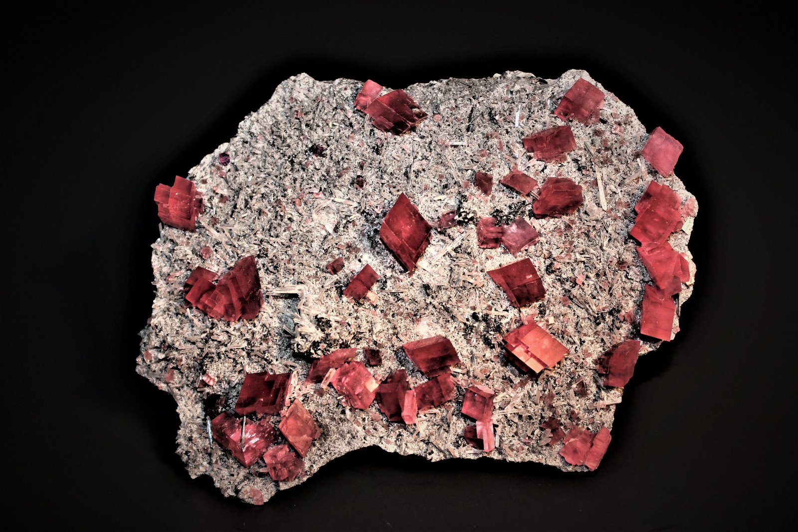Rhodochrosite, Quartz, Fluorite
183 mm x 155 mm
(Autor: Don Lum)
