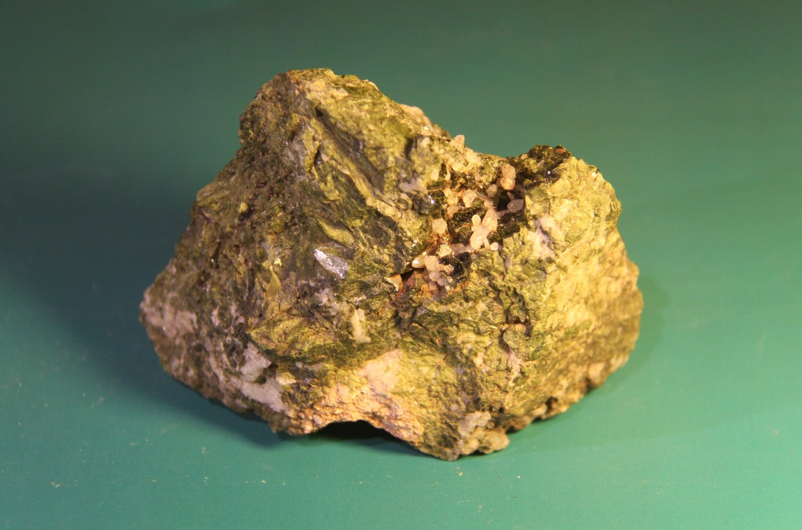 Epidote and Quartz
76mm x 63mm x 42mm
(Autor: Firmo Espinar)