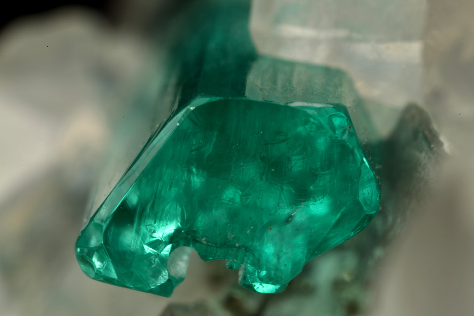 Beryl (variety emerald), Calcite, Pyrite, Dolomite
98x70x38mm, xl=31mm
(Autor: Fiebre Verde)