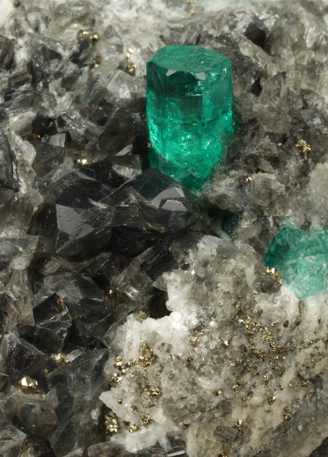 Beryl (variety emerald), Calcite, Dolomite, Pyrite
84x43x54mm, xl=7mm
(Autor: Fiebre Verde)