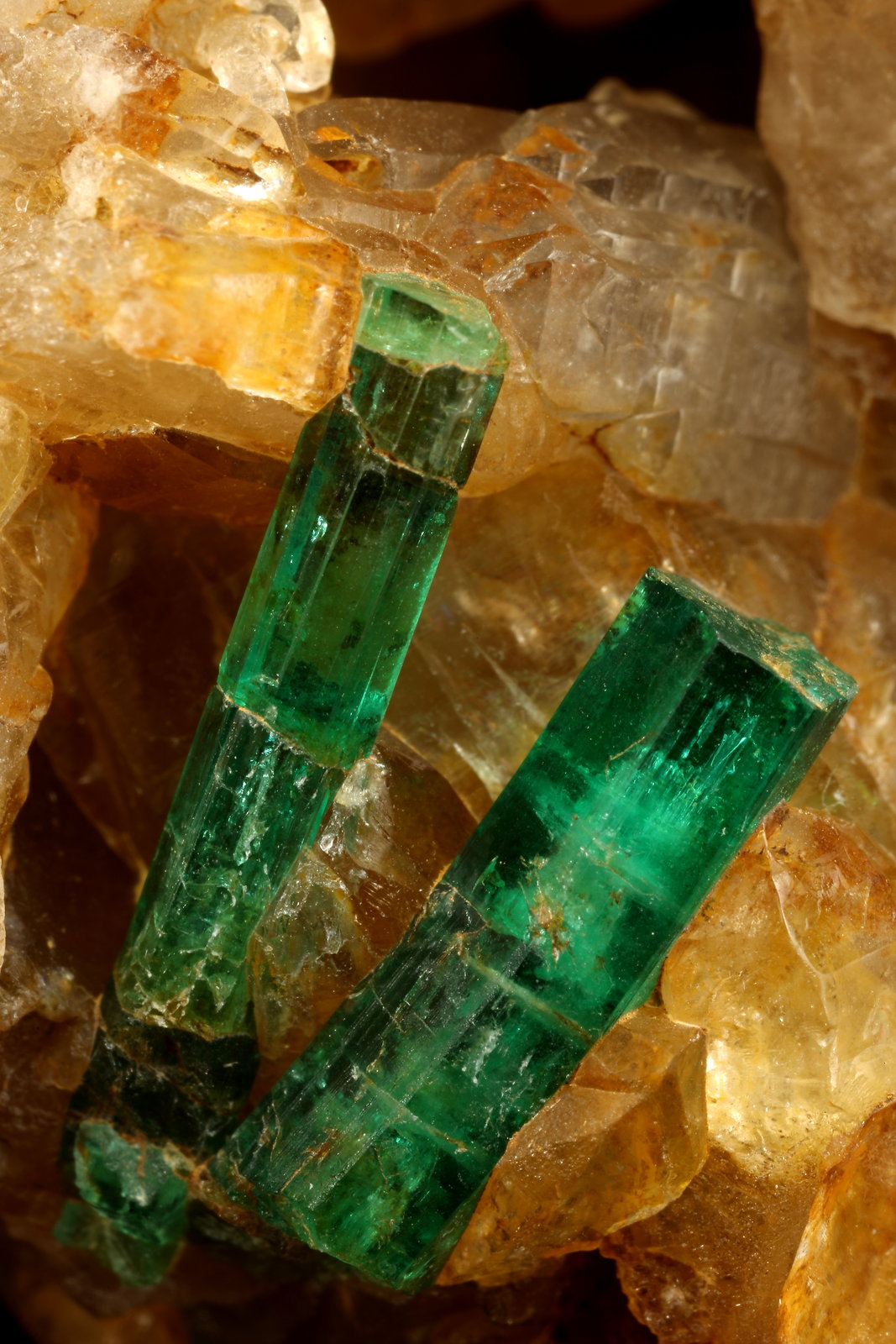 Beryl (variety emerald), Quartz
47x43x46mm - xls=11mm/16mm
(Autor: Fiebre Verde)