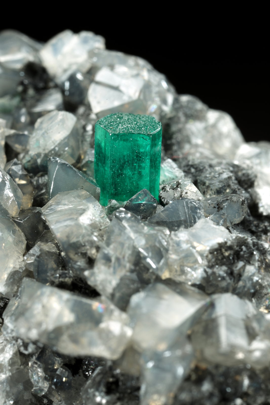 Beryl (variety emerald), Calcite, Dolomite
53x38x34mm, xl=5x4mm
(Autor: Fiebre Verde)