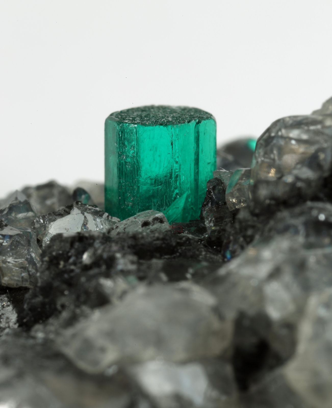 Beryl (variety emerald), Calcite, Dolomite
53x38x34mm, xl=5x4mm
(Autor: Fiebre Verde)