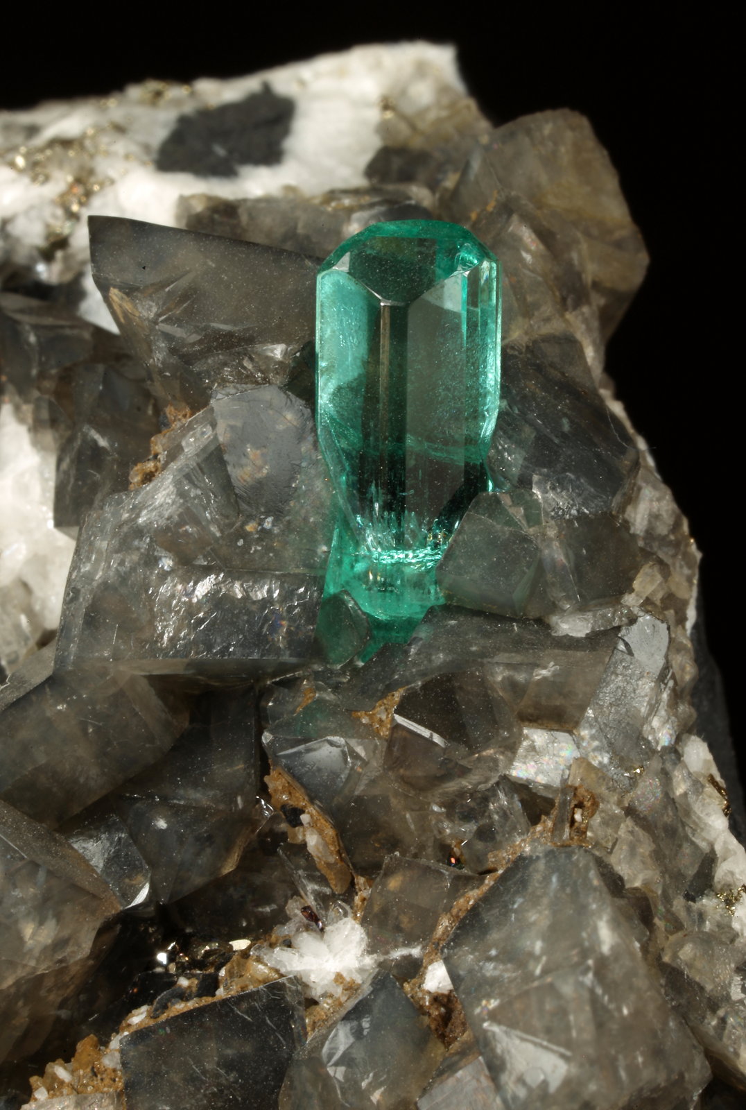 Beryl (variety emerald), Albite (variety cleavelandite), Dolomite, Pyrite
69x71x52mm, xls=20 & 10mm
(Autor: Fiebre Verde)