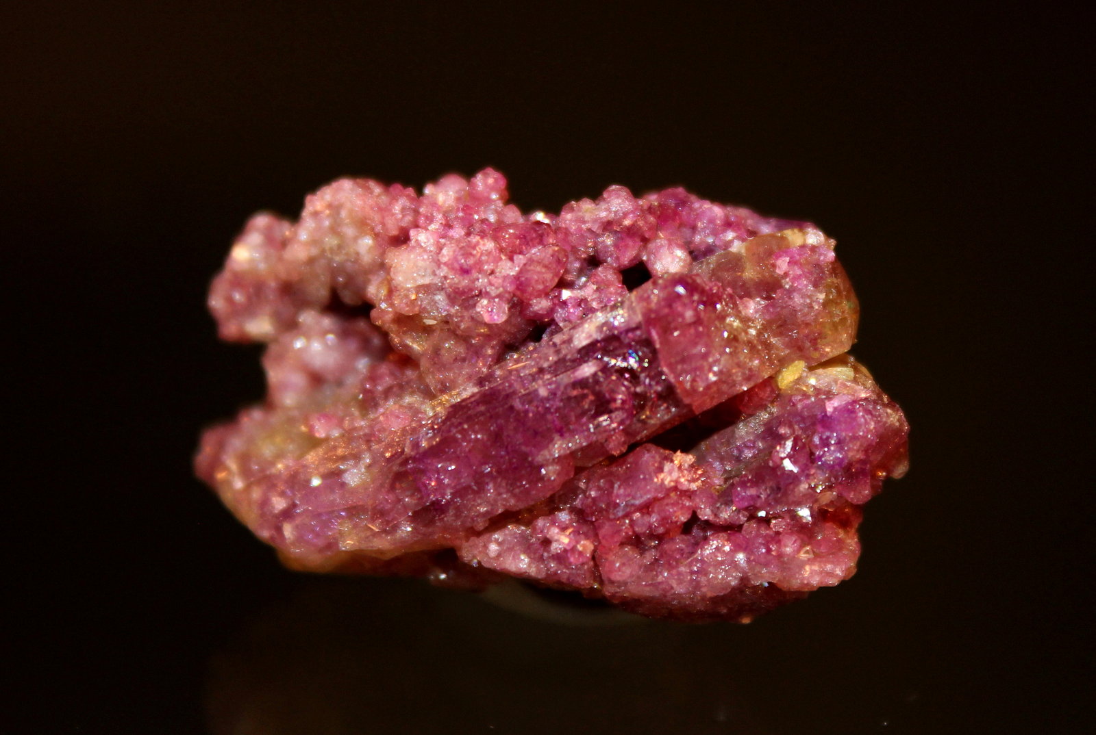 Vesuvianite var. manganoan vesuvianite
3.5 x 2.0 cm
(Autor: Don Lum)