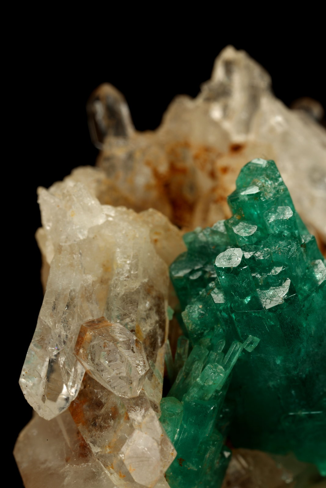 Beryl (variety emerald), Quartz
72x40x68mm, xl=30mm
(Autor: Fiebre Verde)
