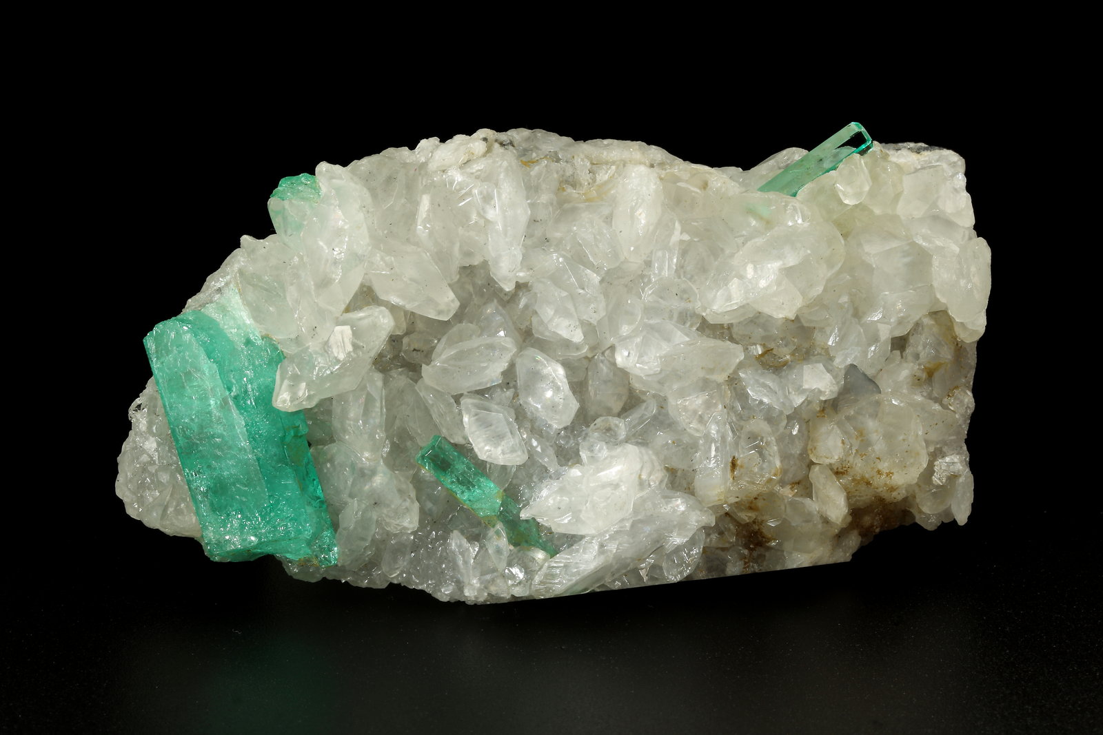 Beryl (variety emerald), Calcite
46x85x20mm, xls=26, 16 & 13mm
(Autor: Fiebre Verde)