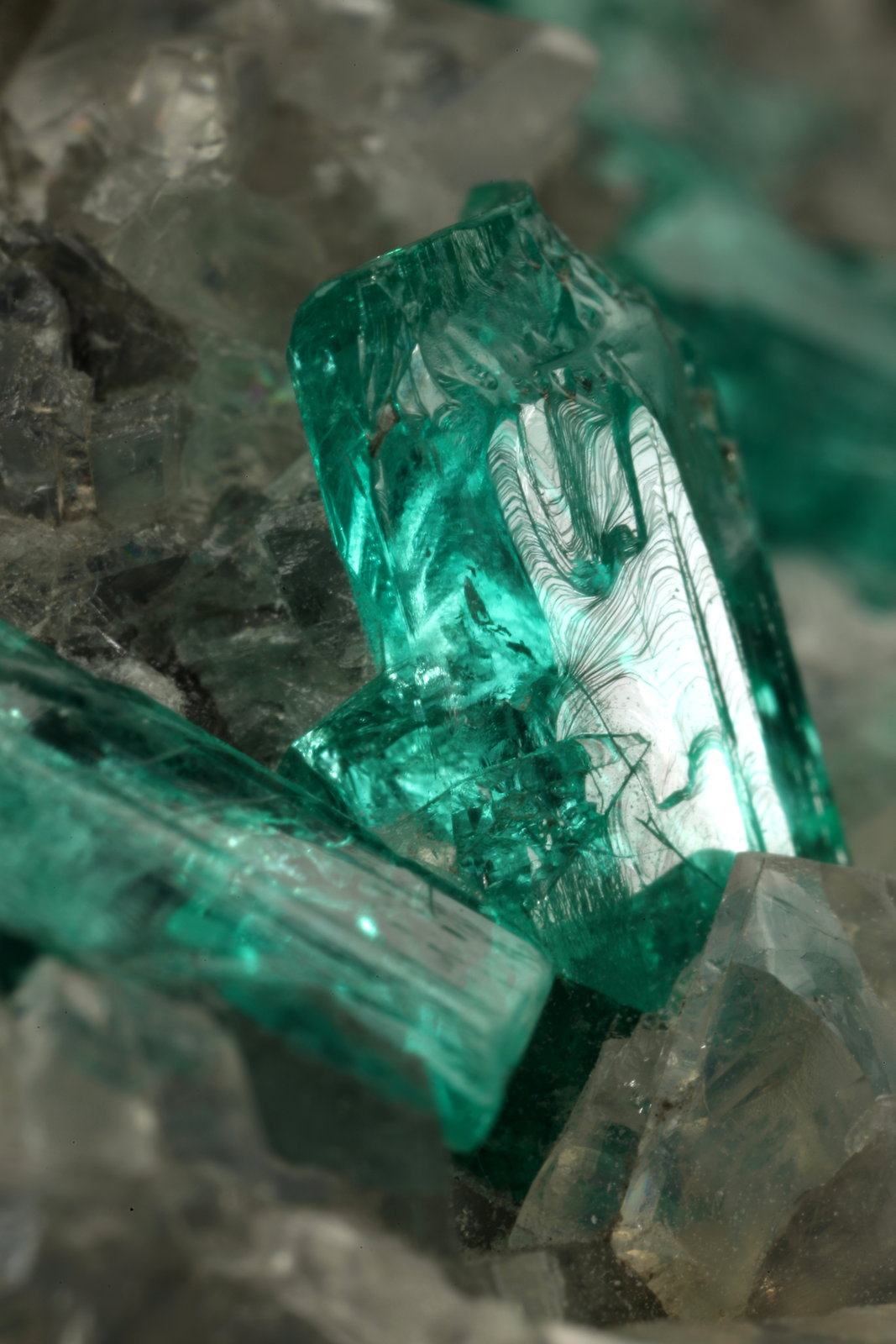 Beryl (variety emerald), Calcite, Dolomite, Pyrite
69x57x38mm, xls up to 10mm
(Autor: Fiebre Verde)