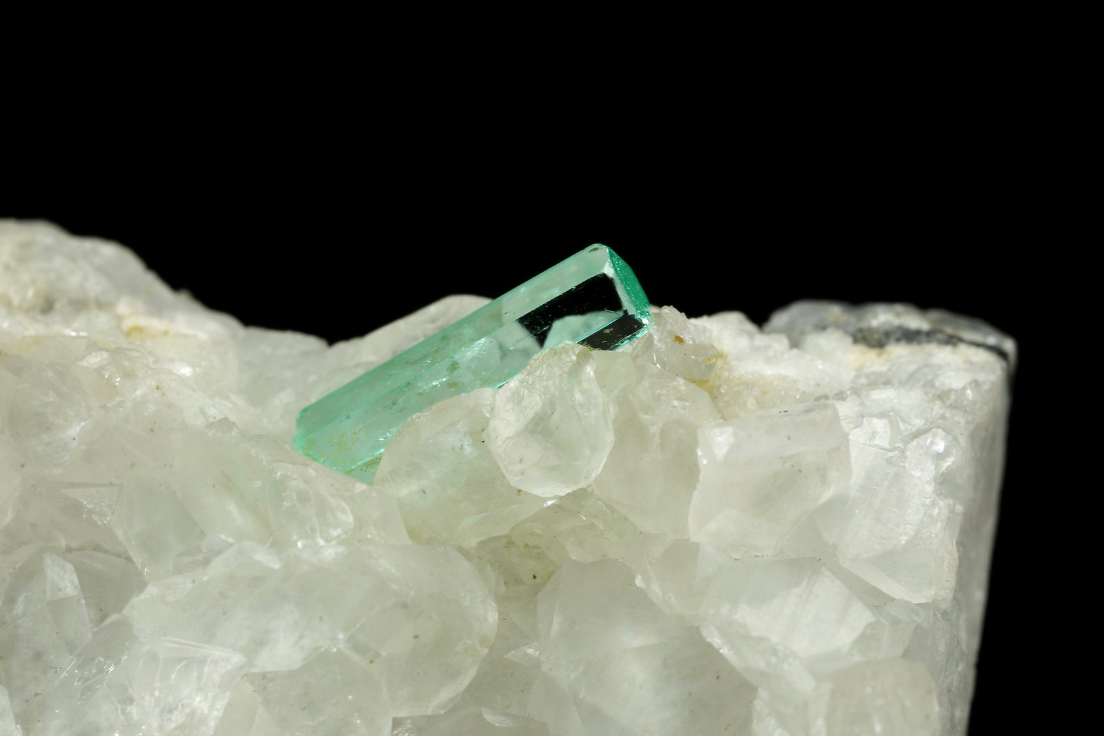 Beryl (variety emerald), Calcite
46x85x20mm, xls=26, 16 & 13mm
(Autor: Fiebre Verde)