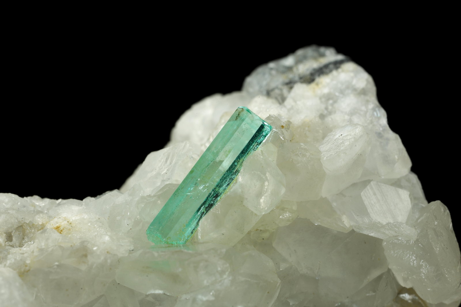 Beryl (variety emerald), Calcite
46x85x20mm, xls=26, 16 & 13mm
(Autor: Fiebre Verde)
