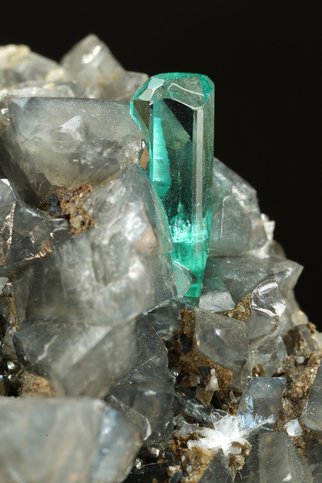 Beryl (variety emerald), Albite (variety cleavelandite), Dolomite, Pyrite
69x71x52mm, xls=20 & 10mm
(Autor: Fiebre Verde)