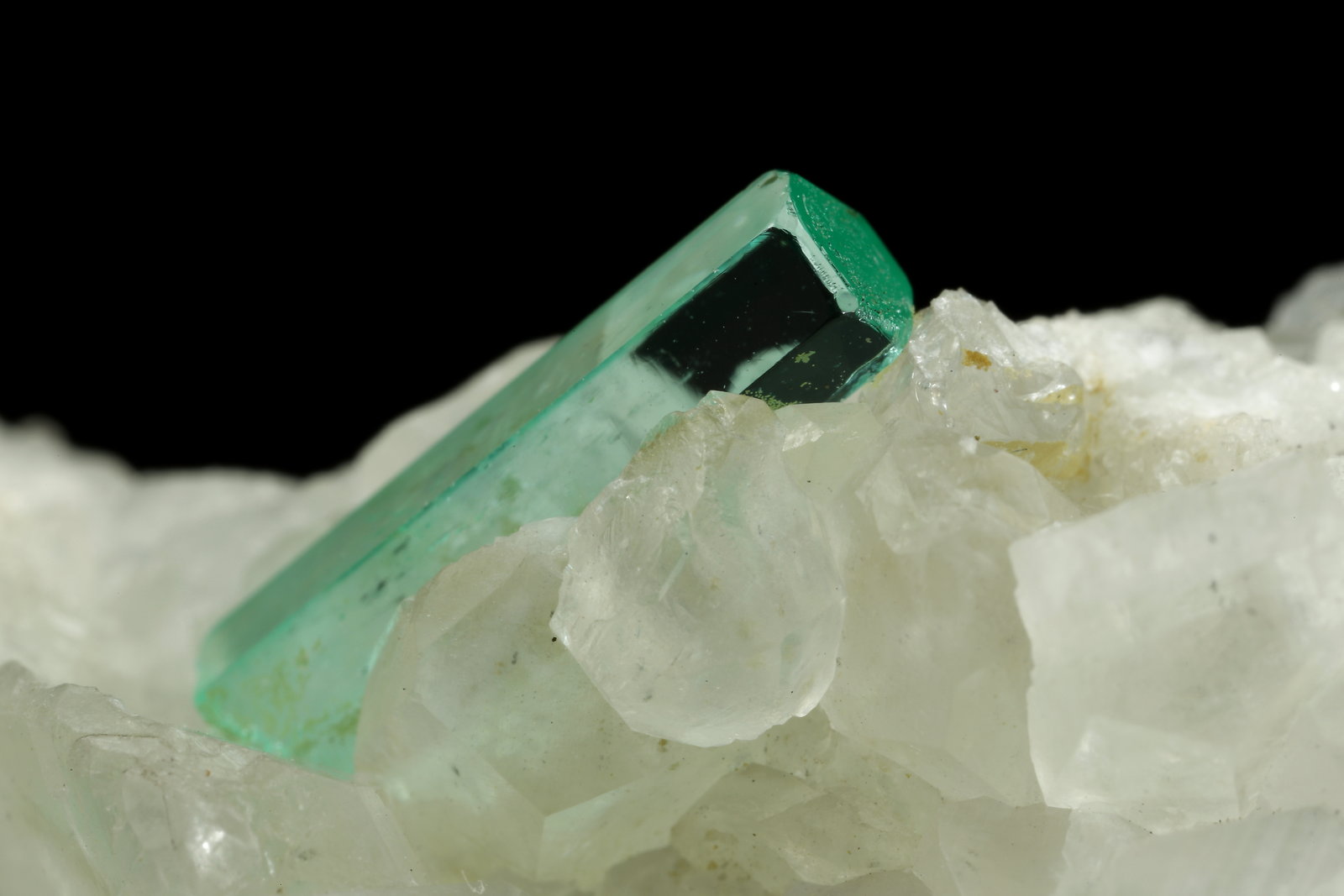 Beryl (variety emerald), Calcite
46x85x20mm, xls=26, 16 & 13mm
(Autor: Fiebre Verde)