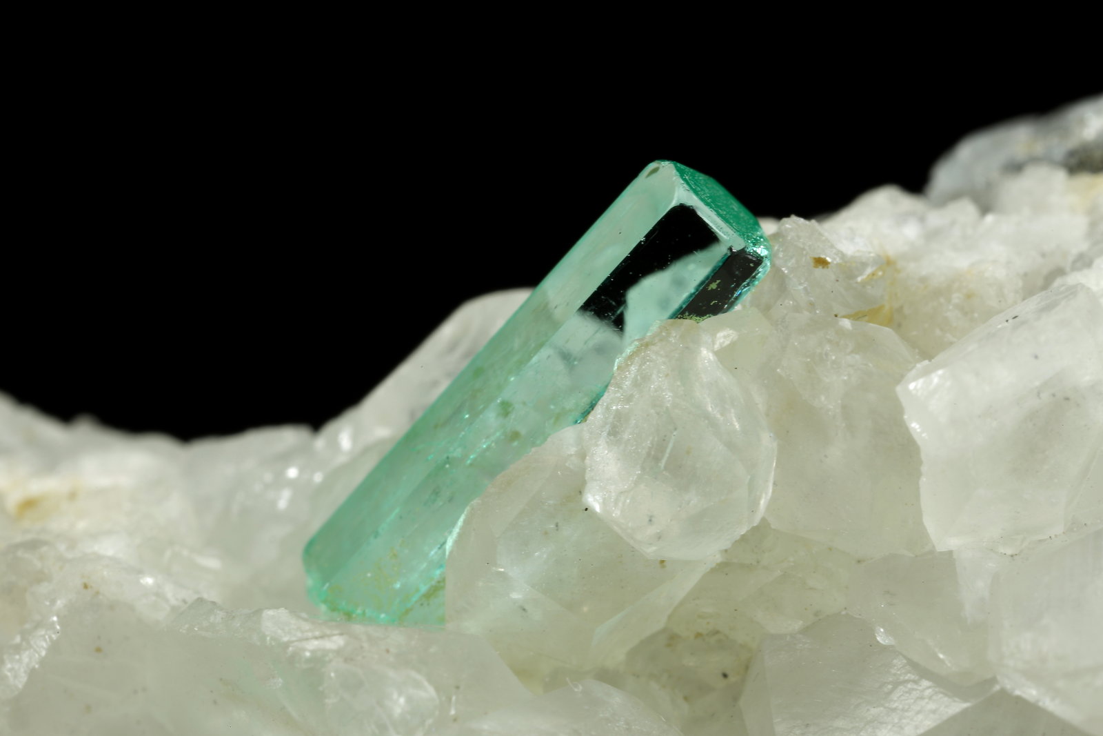 Beryl (variety emerald), Calcite
46x85x20mm, xls=26, 16 & 13mm
(Autor: Fiebre Verde)
