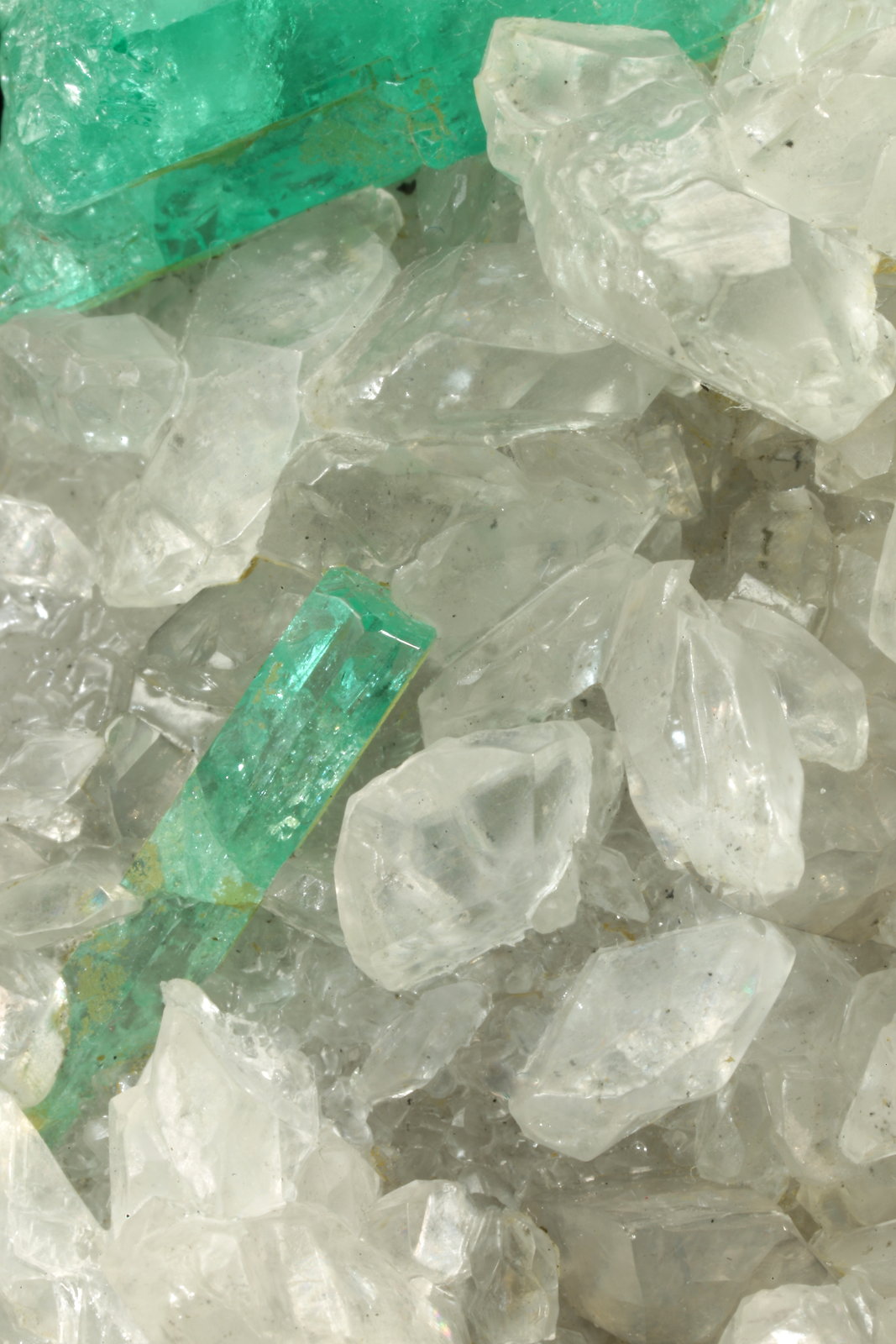 Beryl (variety emerald), Calcite
46x85x20mm, xls=26, 16 & 13mm
(Autor: Fiebre Verde)