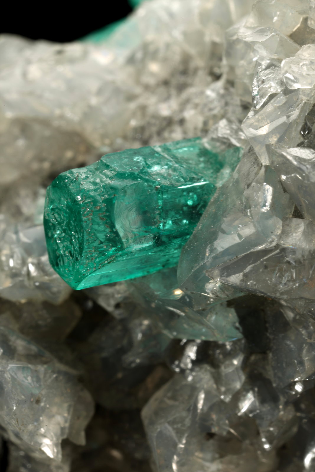Beryl (variety emerald), Calcite, Dolomite, Pyrite
69x57x38mm, xls up to 10mm
(Autor: Fiebre Verde)