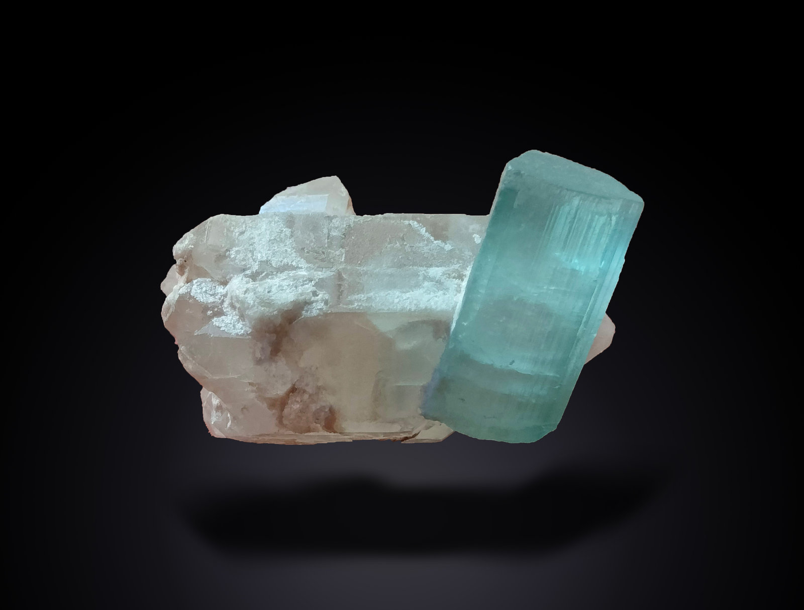 Beryl (variety aquamarine) and Quartz (variety smoky)
35 mm x 22 mm x 16 mm
(Autor: Firmo Espinar)