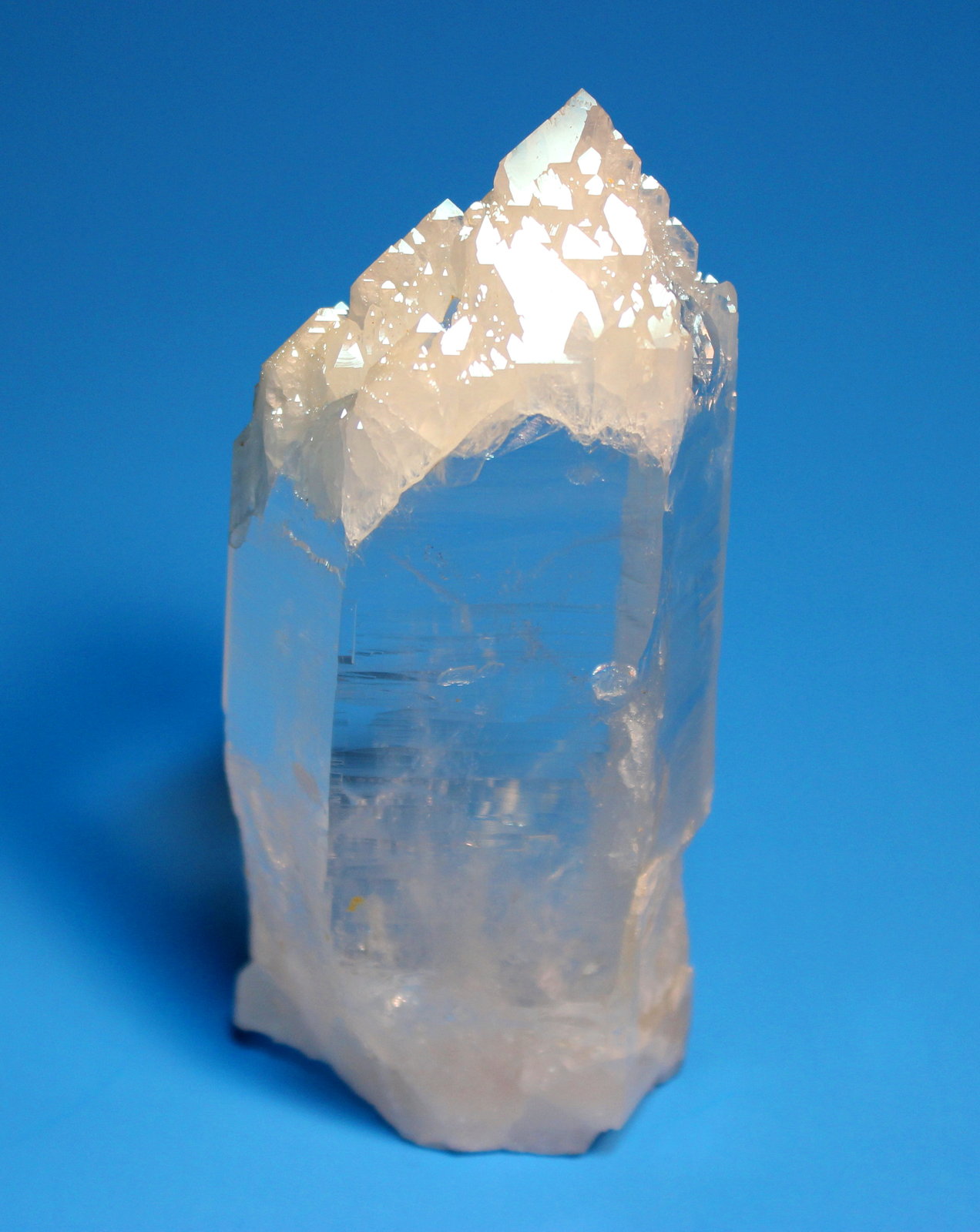 Quartz
11.0 x 5.0 x 3.4 cm
(Autor: Don Lum)