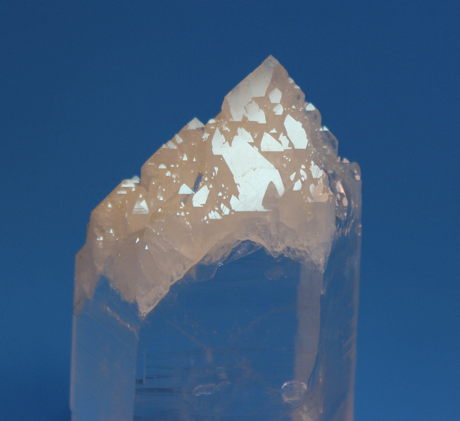Quartz
11.0 x 5.0 x 3.4 cm
(Autor: Don Lum)