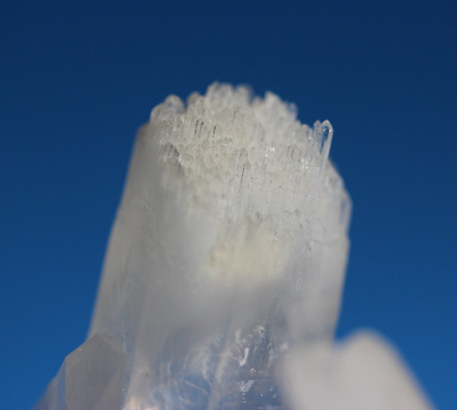 Quartz
8.7 x 5.4 x 7.7 cm
(Autor: Don Lum)