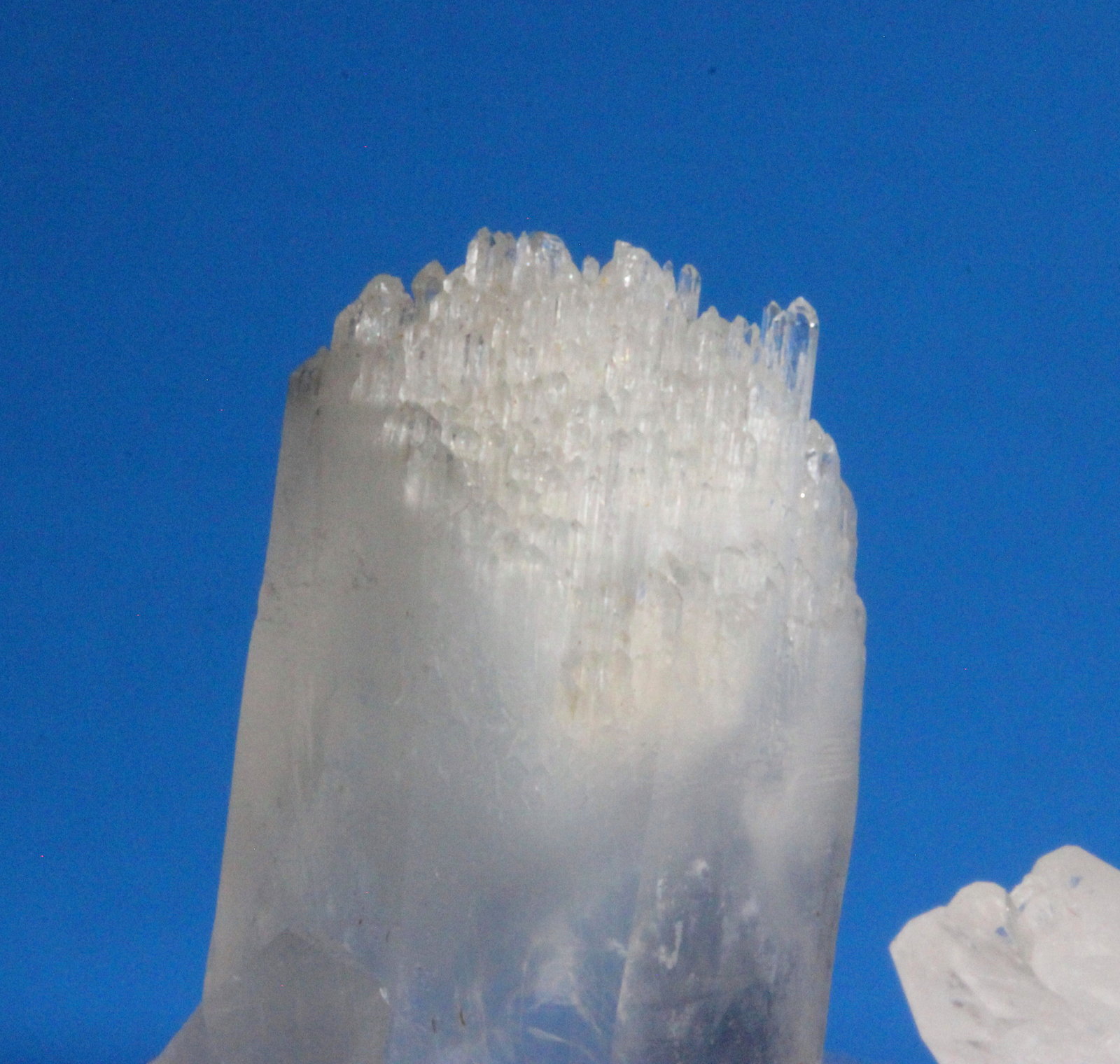 Quartz
8.7 x 5.4 x 7.7 cm
(Autor: Don Lum)