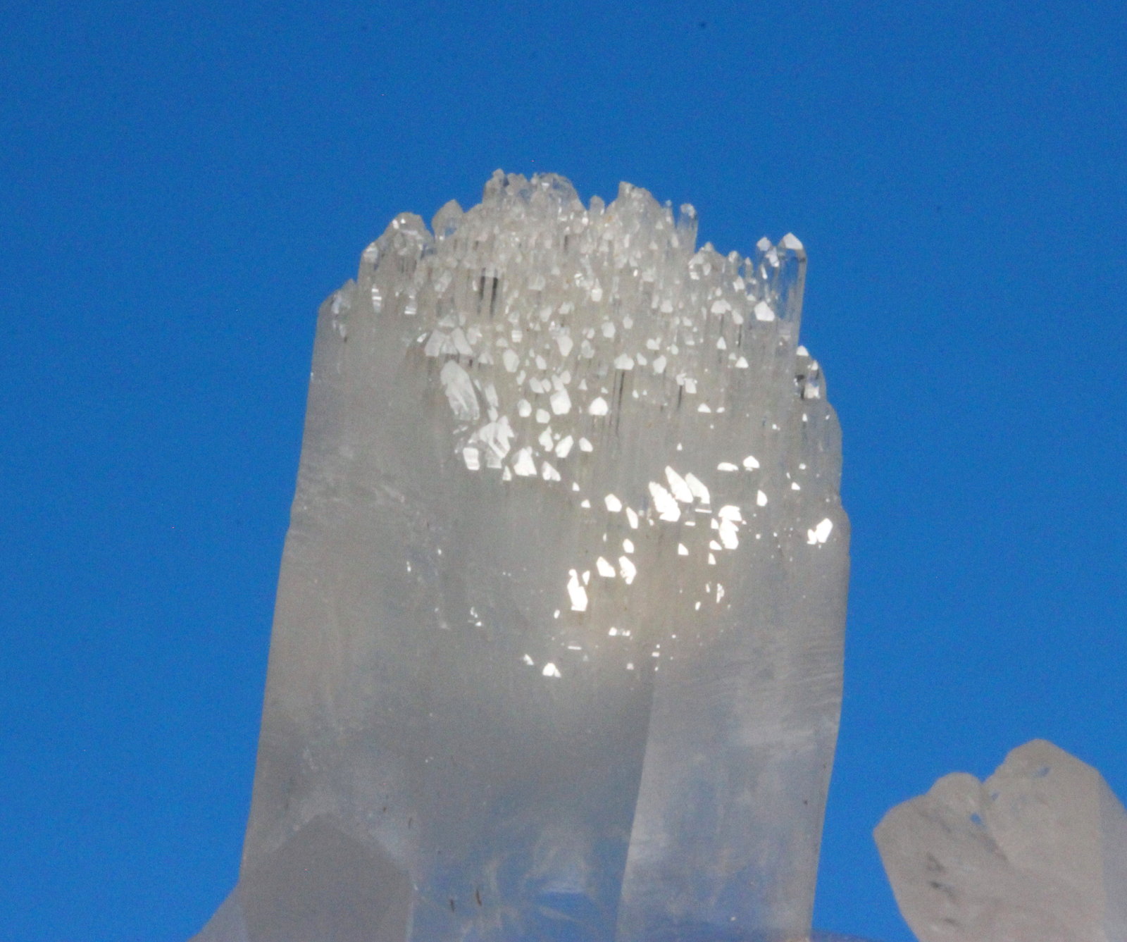 Quartz
8.7 x 5.4 x 7.7 cm
(Autor: Don Lum)