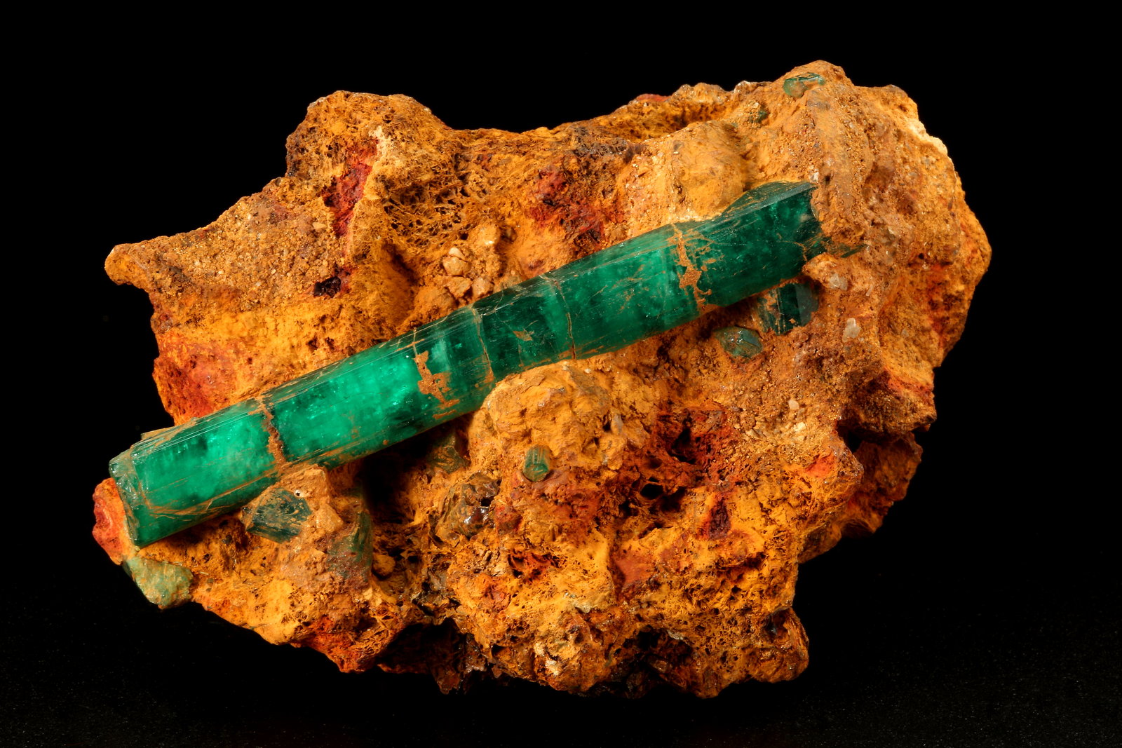 Beryl (variety emerald)
67x42x90mm, xl=69mm
(Autor: Fiebre Verde)
