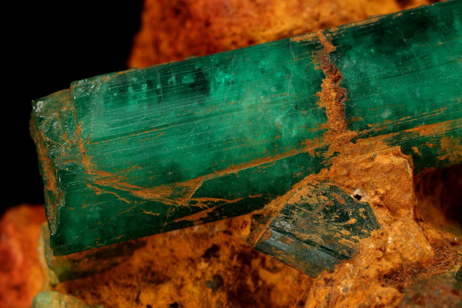 Beryl (variety emerald)
67x42x90mm, xl=69mm
(Autor: Fiebre Verde)