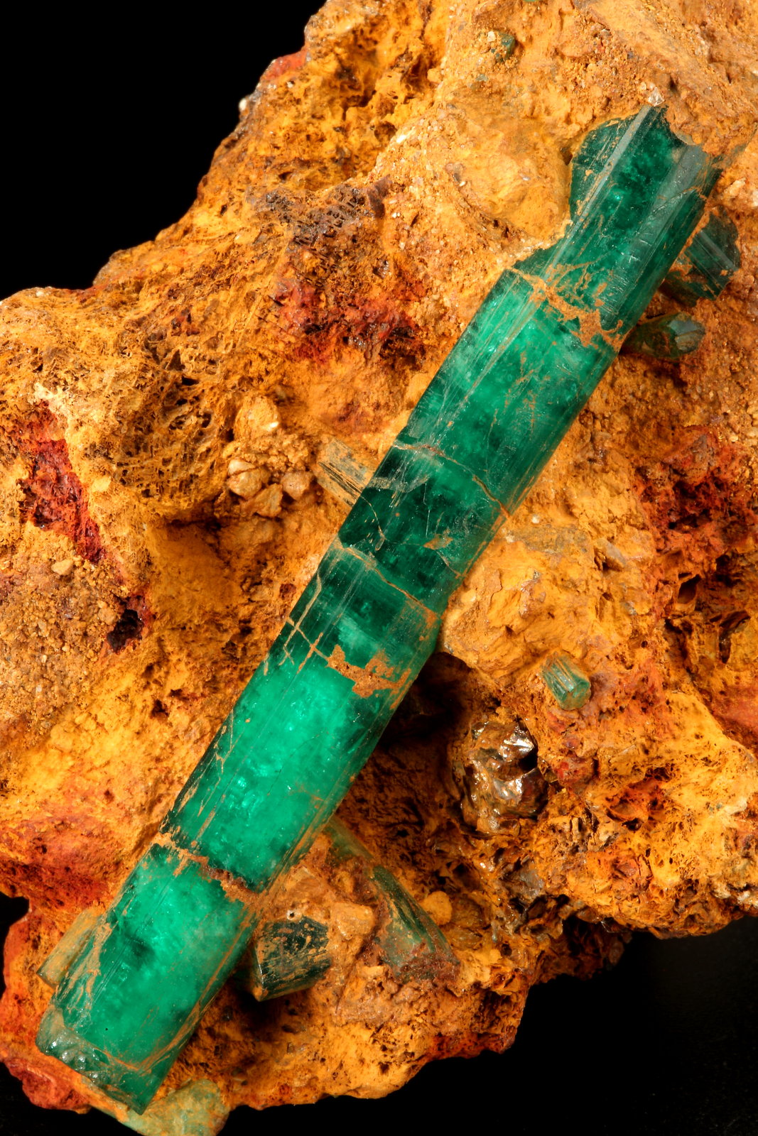 Beryl (variety emerald)
67x42x90mm, xl=69mm
(Autor: Fiebre Verde)