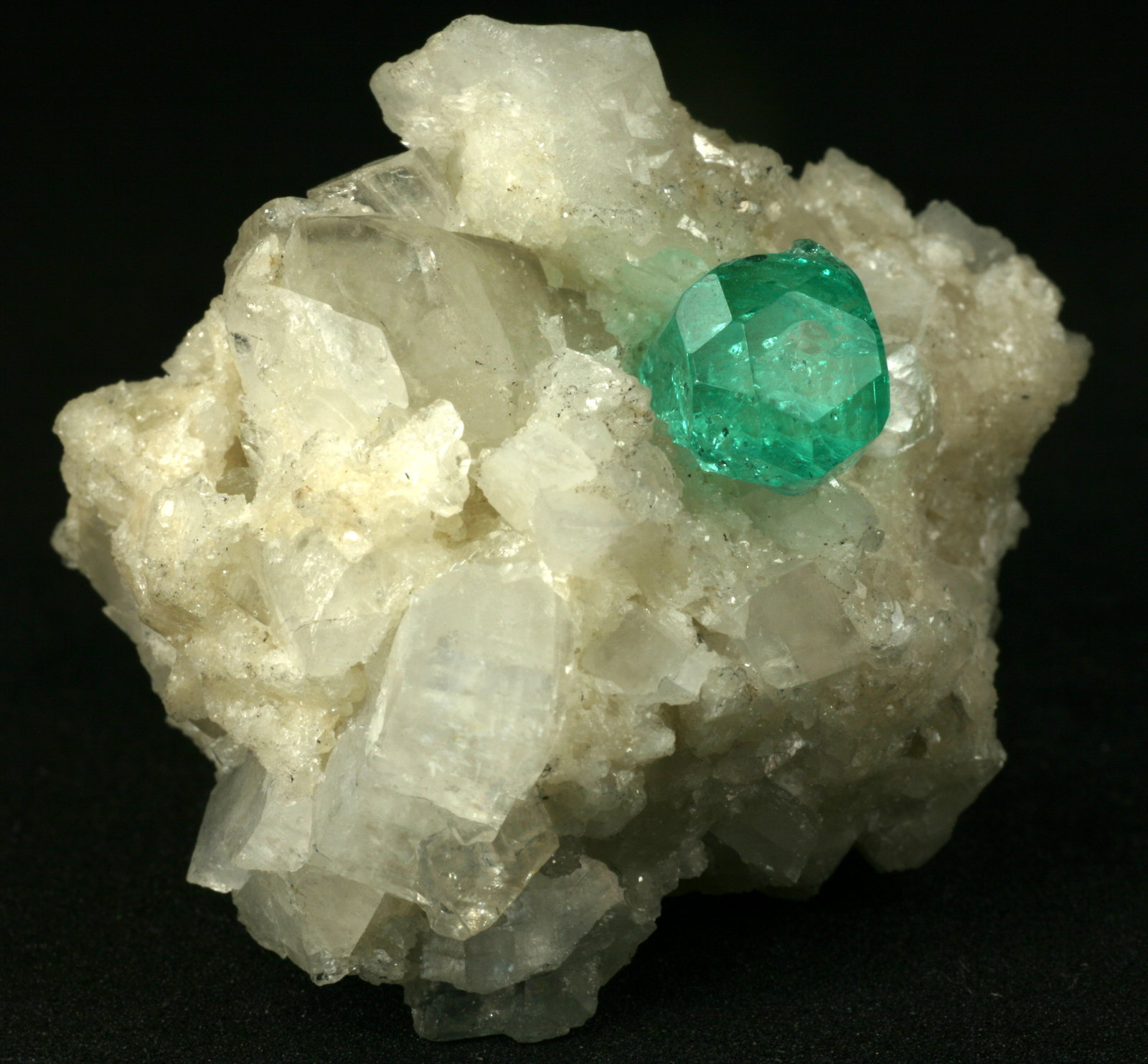 Beryl (variety emerald), Calcite
37x34x38mm
(Autor: Fiebre Verde)