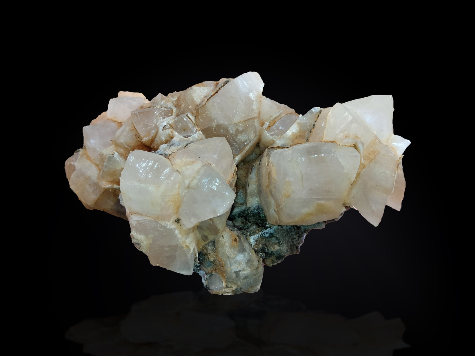 Calcite (variety Mn-bearing calcite)
110 mm x 60 mm x 78 mm
(Autor: Firmo Espinar)