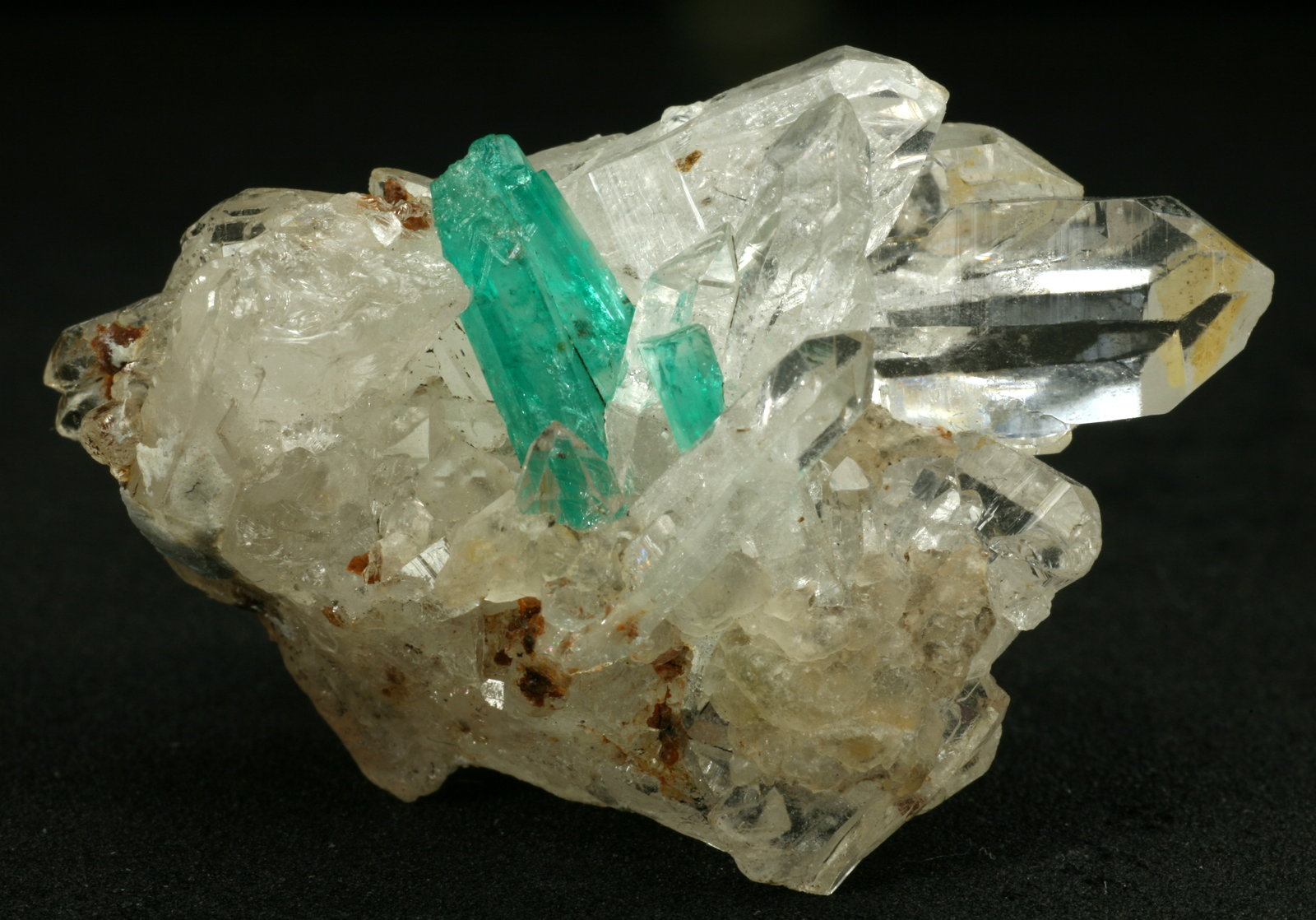 Beryl (variety emerald), Quartz
41x26mm; Intergrown emerald crystals=1cm
(Autor: Fiebre Verde)