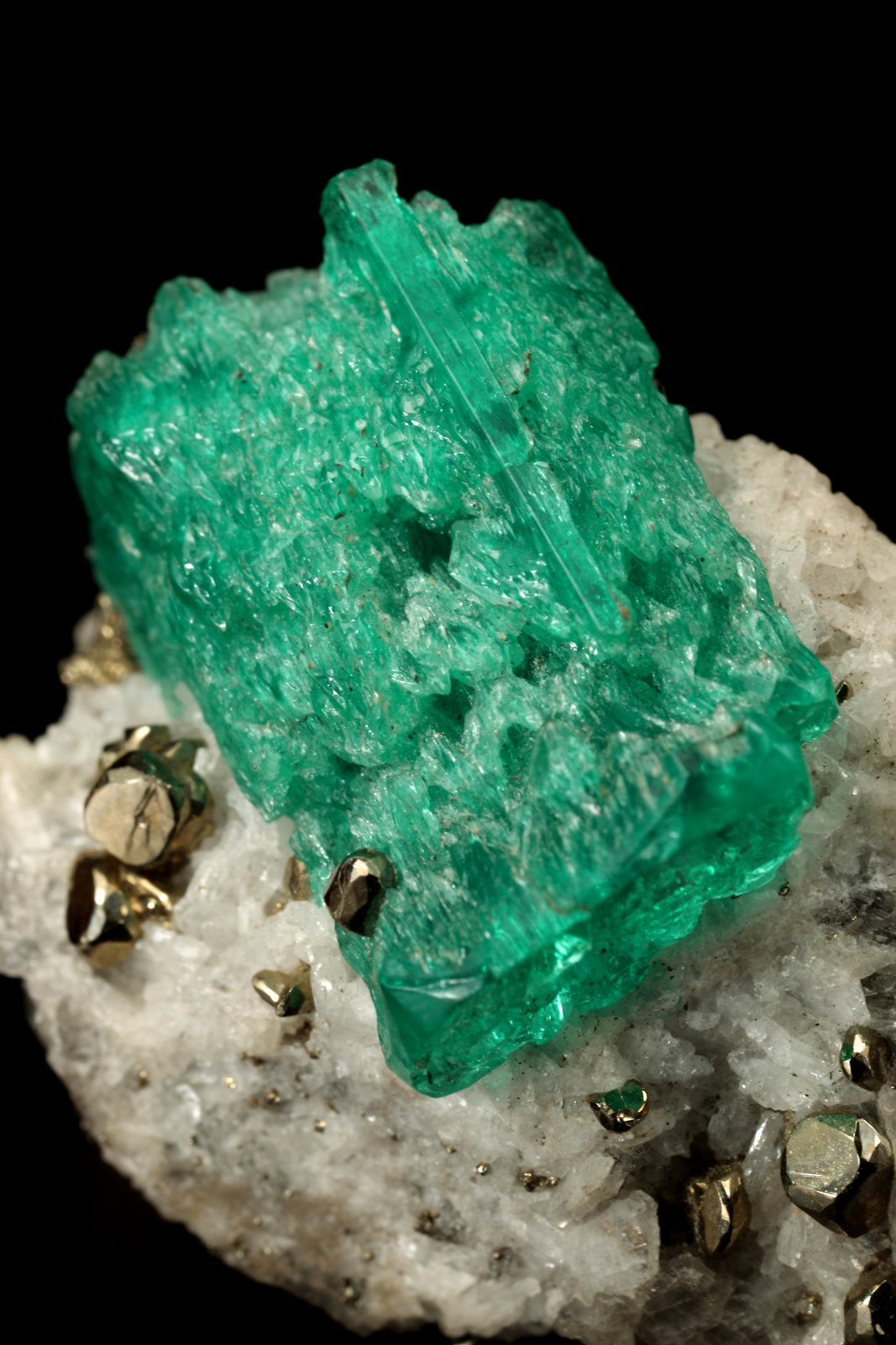 Beryl (variety emerald), Calcite, Pyrite
29x18x39mm, xl=24mm
(Autor: Fiebre Verde)
