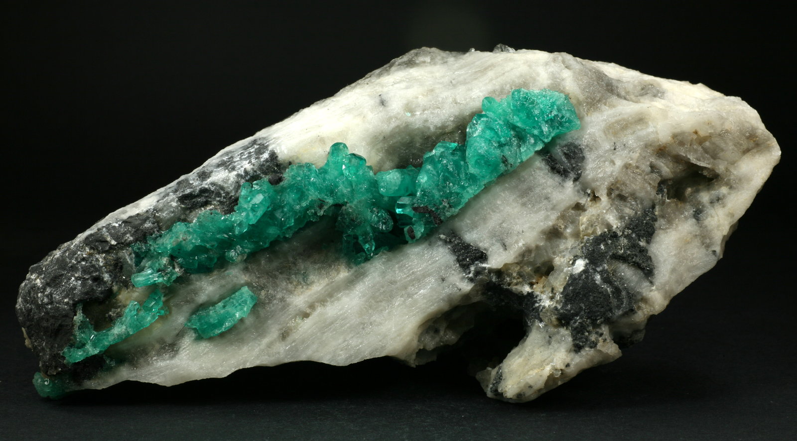 Beryl (variety emerald), Calcite
16x8x7cm
(Autor: Fiebre Verde)