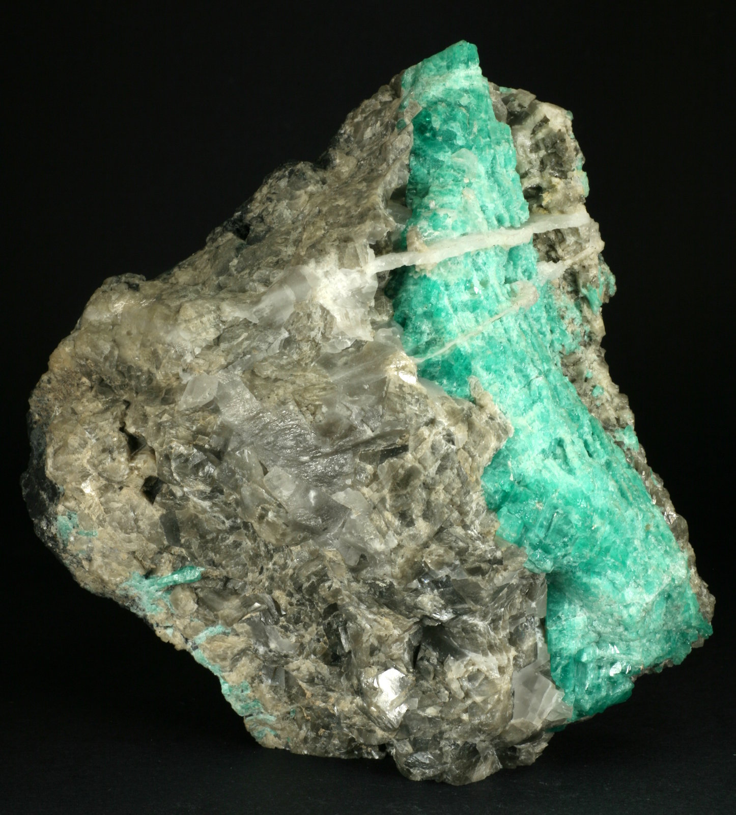 Beryl (variety emerald), Calcite
12x11x5cm
(Autor: Fiebre Verde)