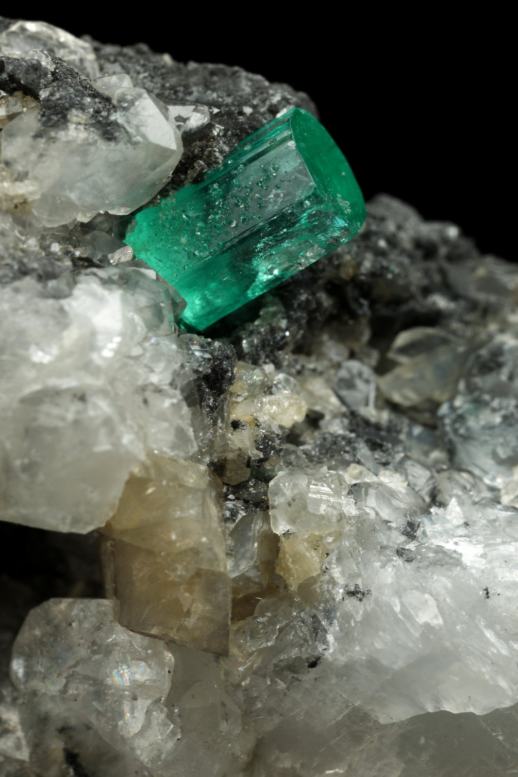 Beryl (variety emerald), Calcite
59x20x60mm, xl=7x5mm
(Autor: Fiebre Verde)