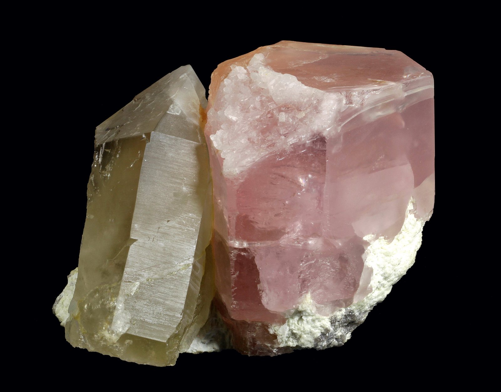 Beryl (var. Morganite) with Quartz and Albite
150 x 118 x 113 mm
(Autor: GneissWare)